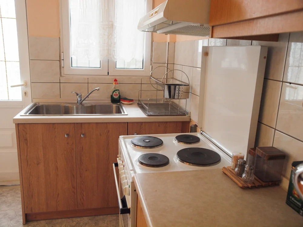 Charming Trikala Apartment With Garden & Central Heating