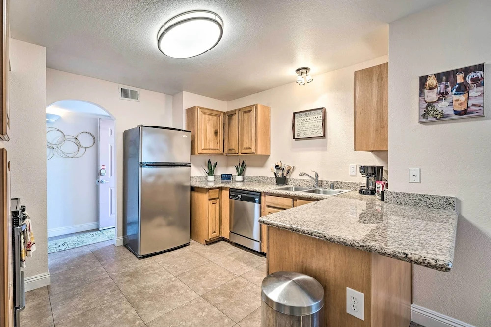 Seasonal Pool & Spa: Las Vegas Pad, 11 Mi to Strip