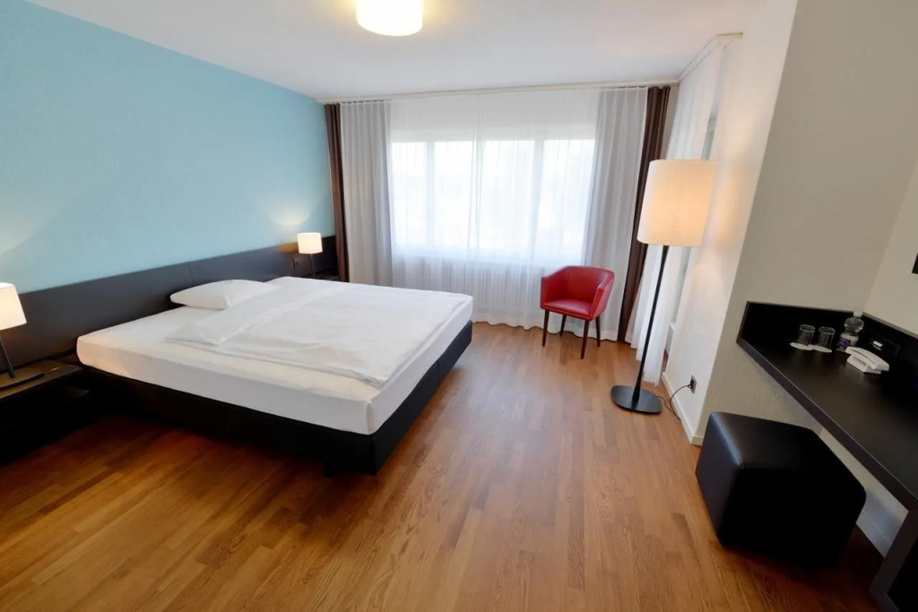 HOTEL illuster - Urban & Local