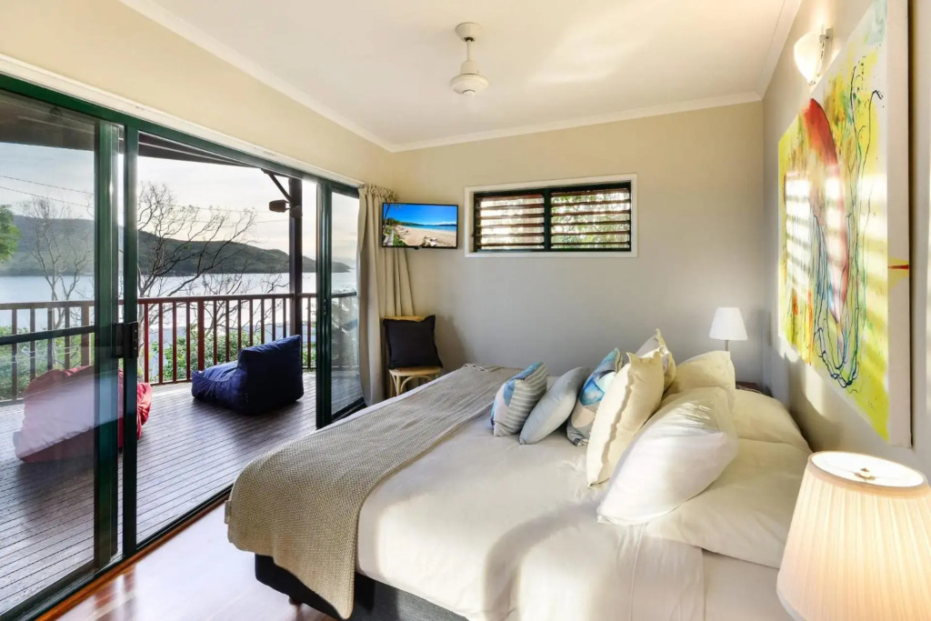 NEWLY BEAUTFULLY RENOVATED 16 The Casuarina - 3 Bedroom House With 180 Degree Ocean Views