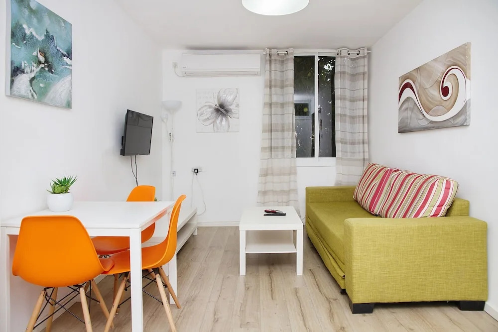 KAV Apartments next to Assuta Almagor St