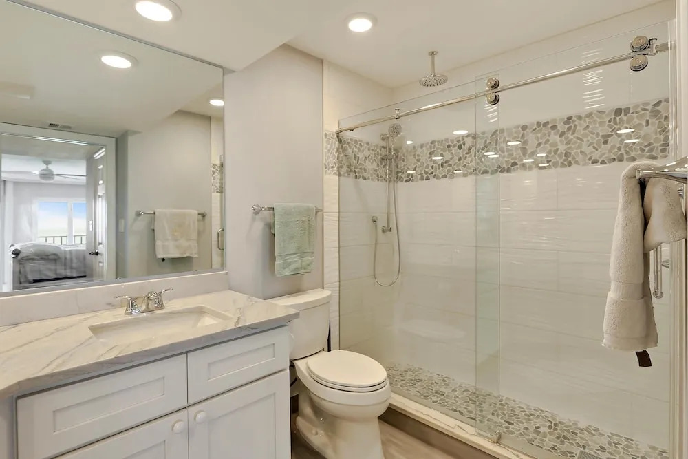 Land's End 403 Building 10 Fully Updated / Beachfront Condo!