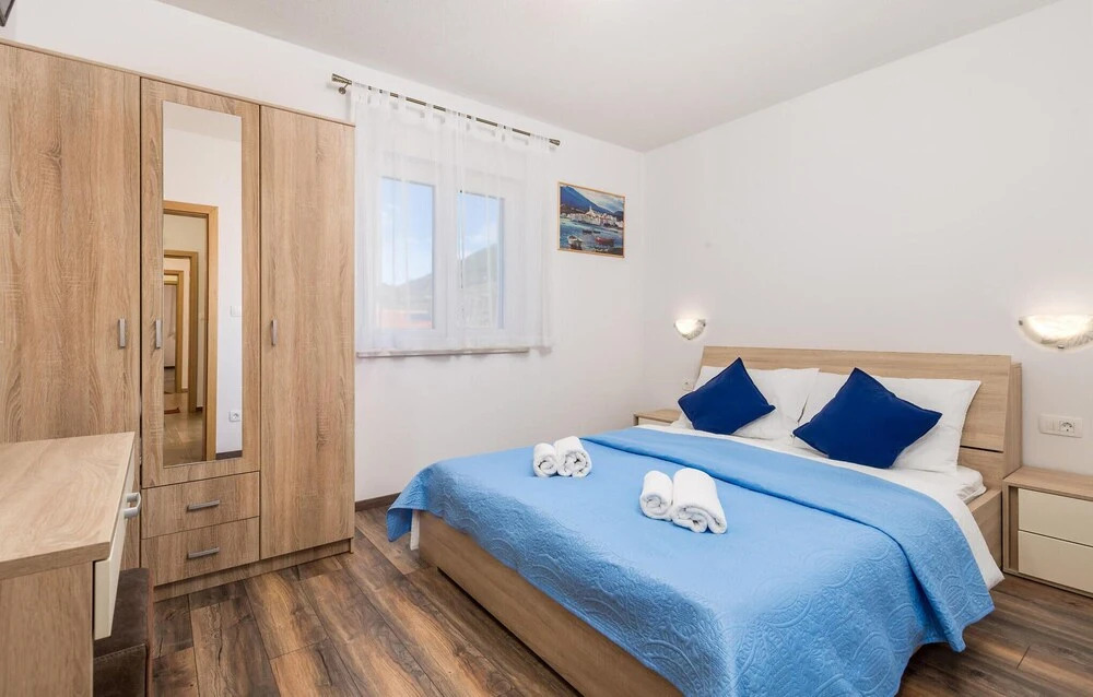 Stunning Apartment in Banjol With 1 Bedrooms, Wifi and Outdoor Swimming Pool