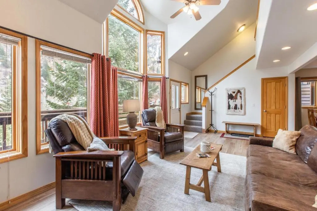 1490OAK Grandview Condo