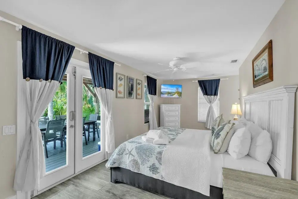 Shady Mango 2 Bedroom Home by RedAwning