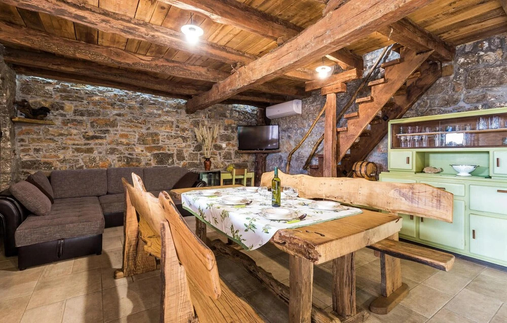 Nice Home in Veprinac with Outdoor Swimming Pool, Hot Tub & 5 Bedrooms