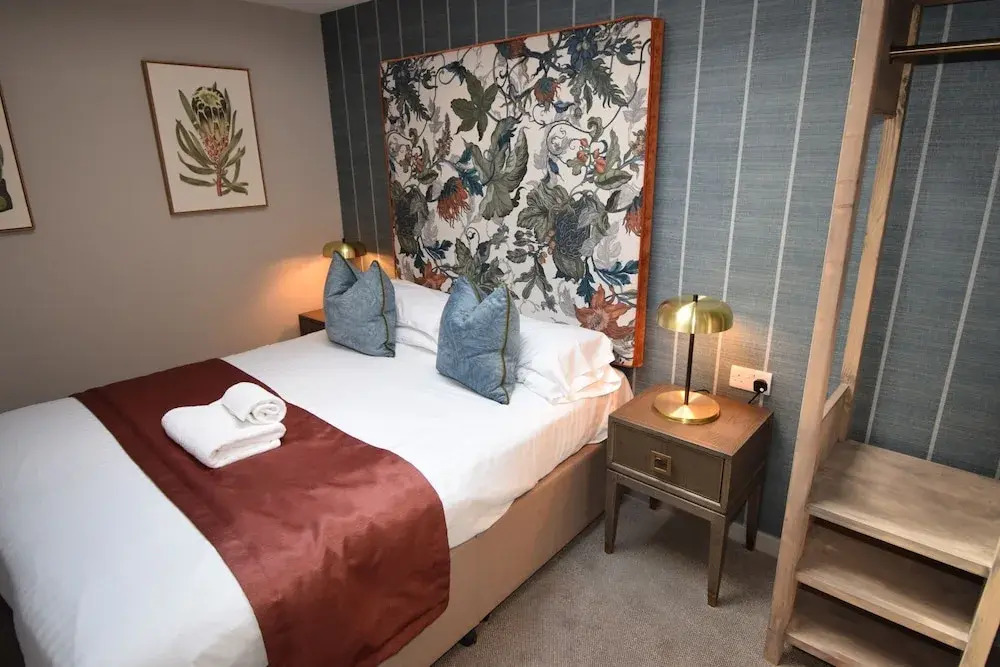 Elphinstone Hotel