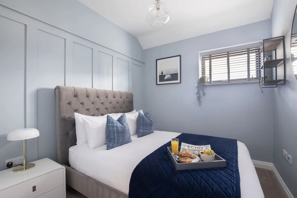 Elliot Oliver - Luxurious Two Bedroom Apartment in The Docks
