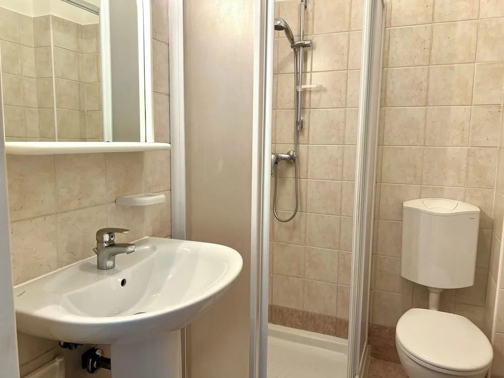 Flat With Parking Near the Beach