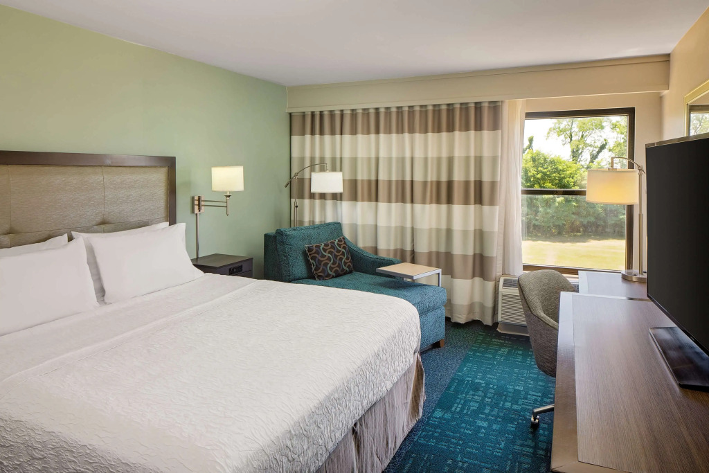 Hampton Inn & Suites Nashville-Airport