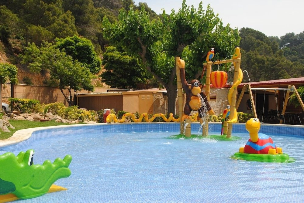 Pola Giverola Latroupe Camp