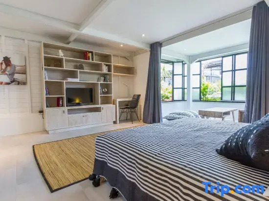 Batu Bolong Studio Satu