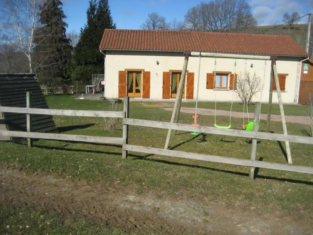 Gîte convivial avec jardin, cheminée et animaux acceptés près de Roanne - FR-1-496-93