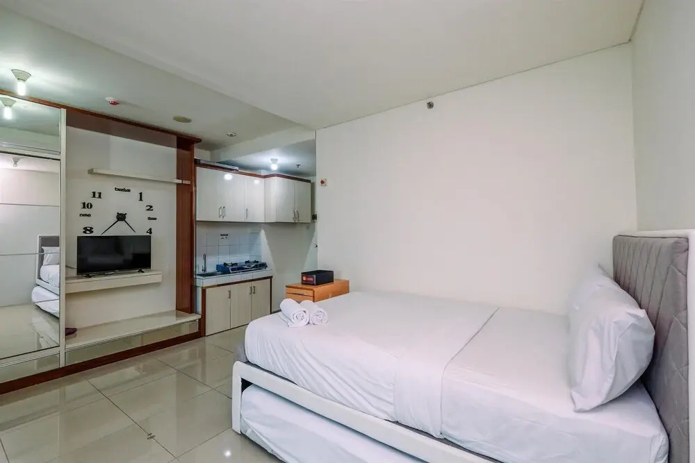 Fancy And Nice Studio Apartment At Woodland Park Residence