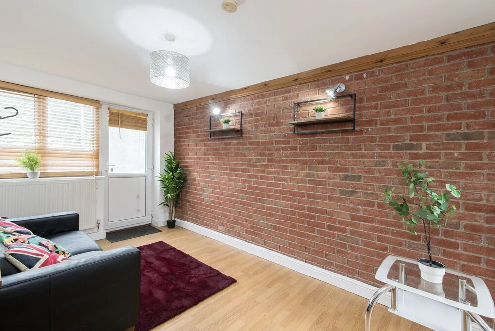 Modern Apartment With Private hot tub & Parking