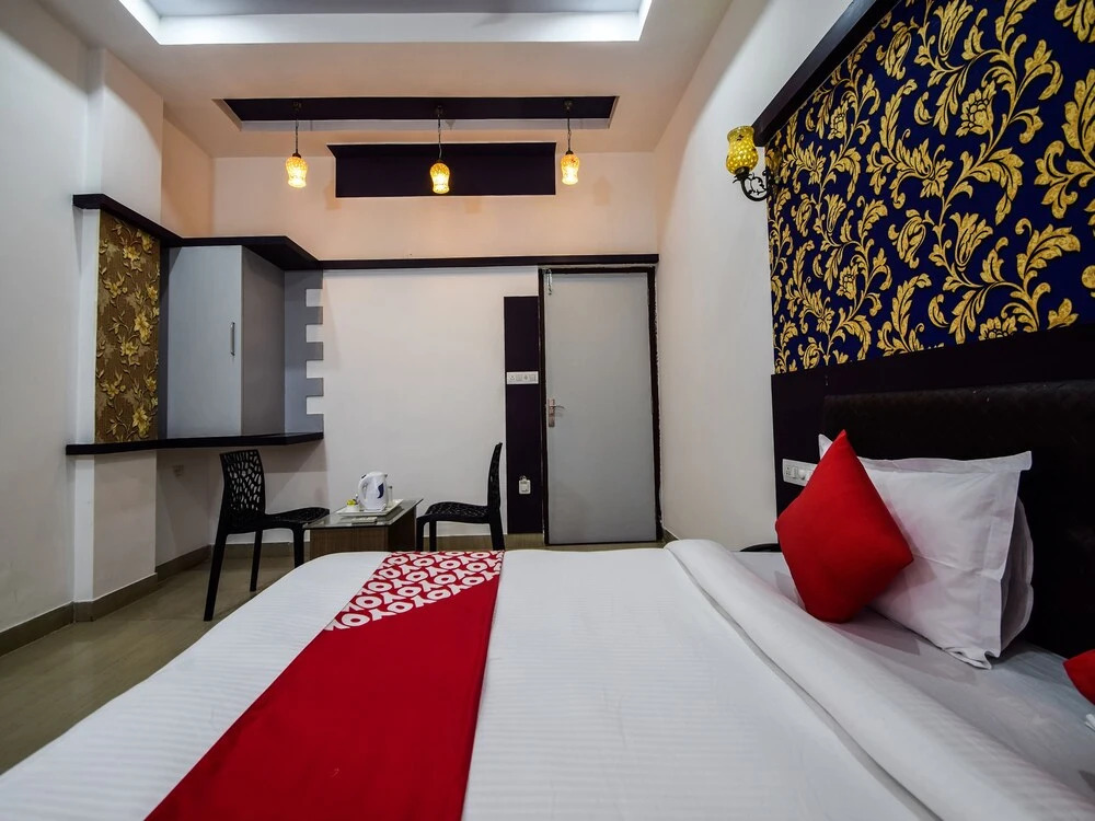 OYO 28253 Jmd Palace