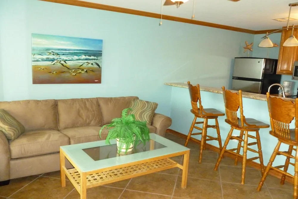 Maravilla Condos - Anchors Away