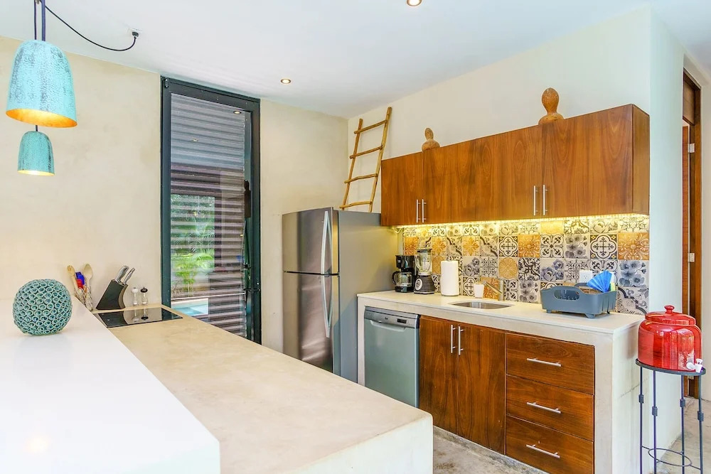 Magazine-worthy Villa Ponderosa with Private Pool & Gated Area