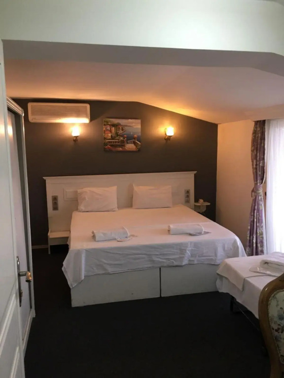 Uckale Hotel