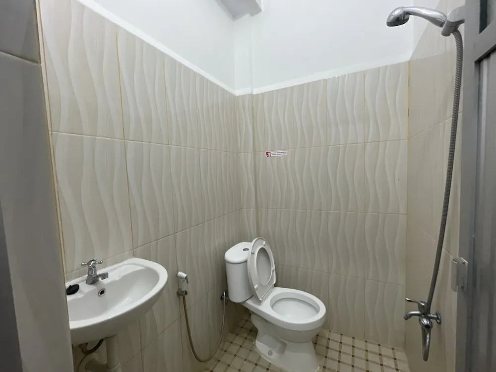 Hotel O Penginapan Musafir Syariah Near Paramount Woman & Childern's Hospital