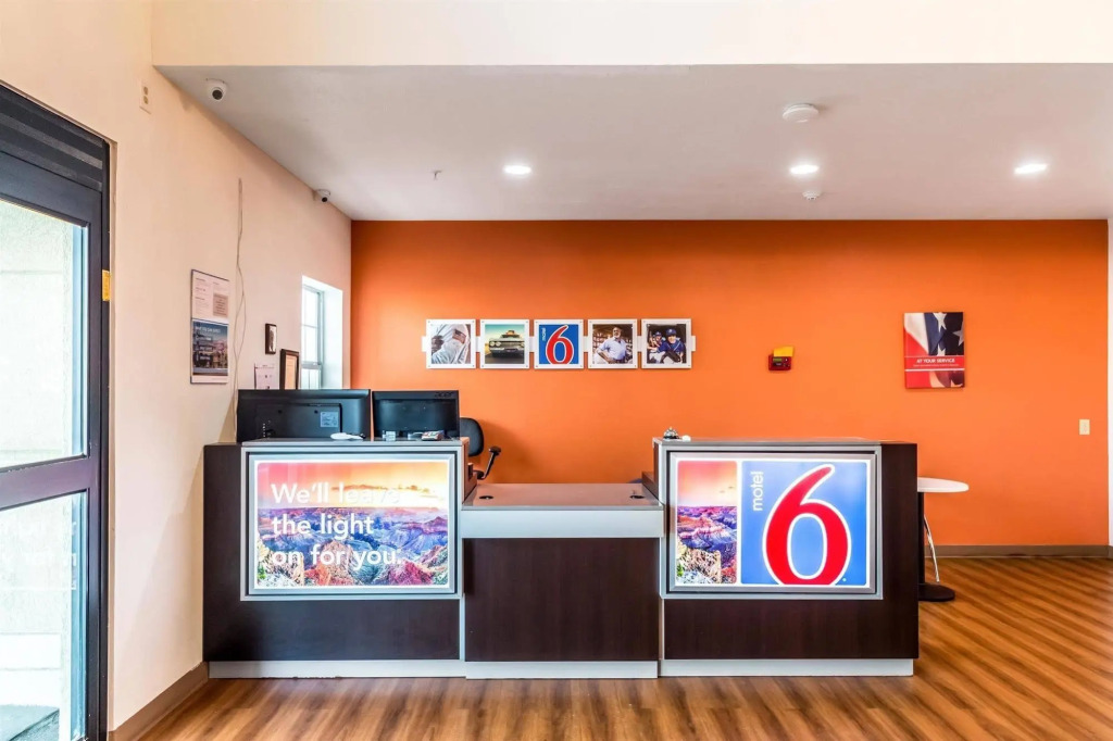 Motel 6-Jourdanton, TX