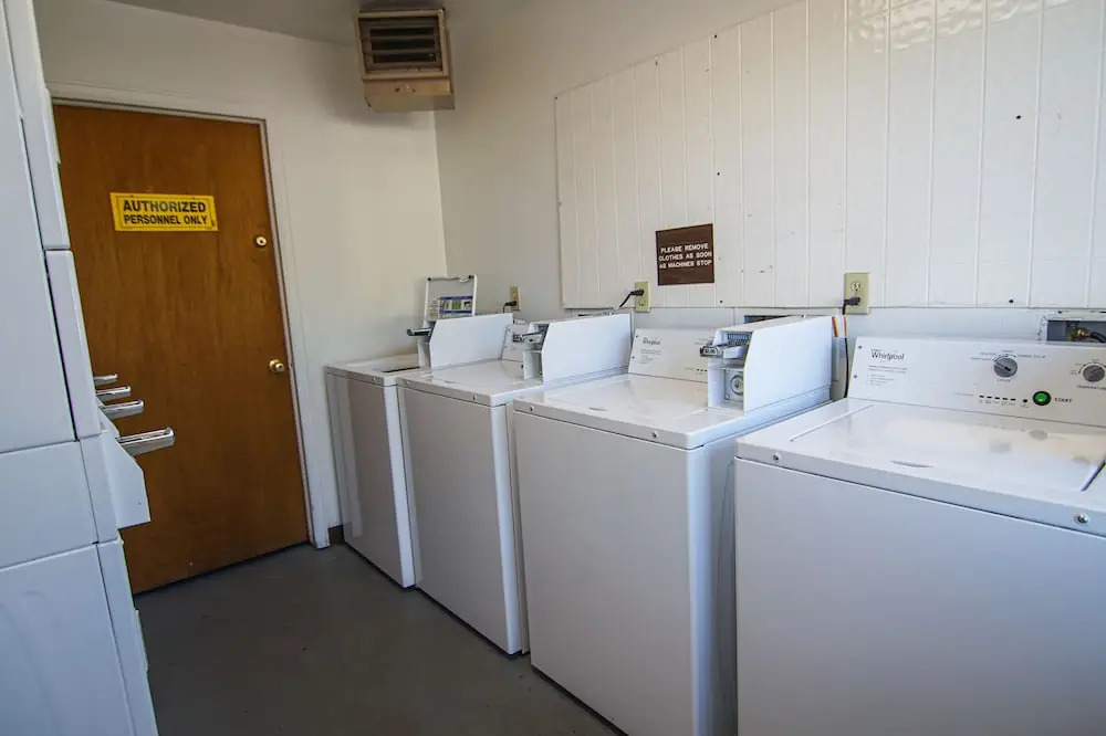 Airport Value Inn and Suites