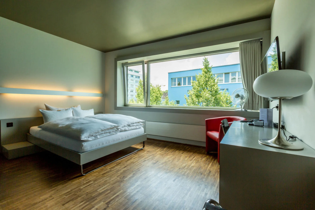Dasbreitehotel am Rhein