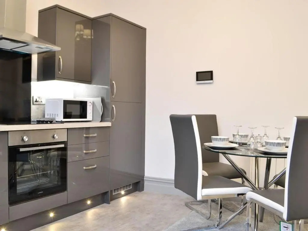 Grosvenor House Apt 3