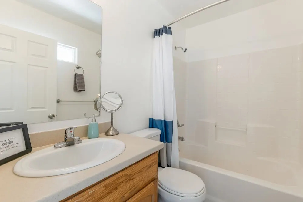 Serenity Sands - Hot Tub, Bbq And Fire Pit! 3 Bedroom Home by RedAwning