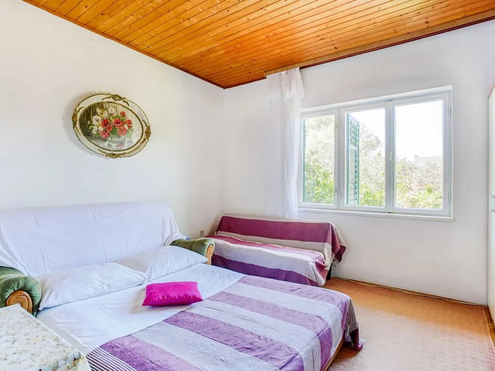 Apartment in Brodarica near Beach