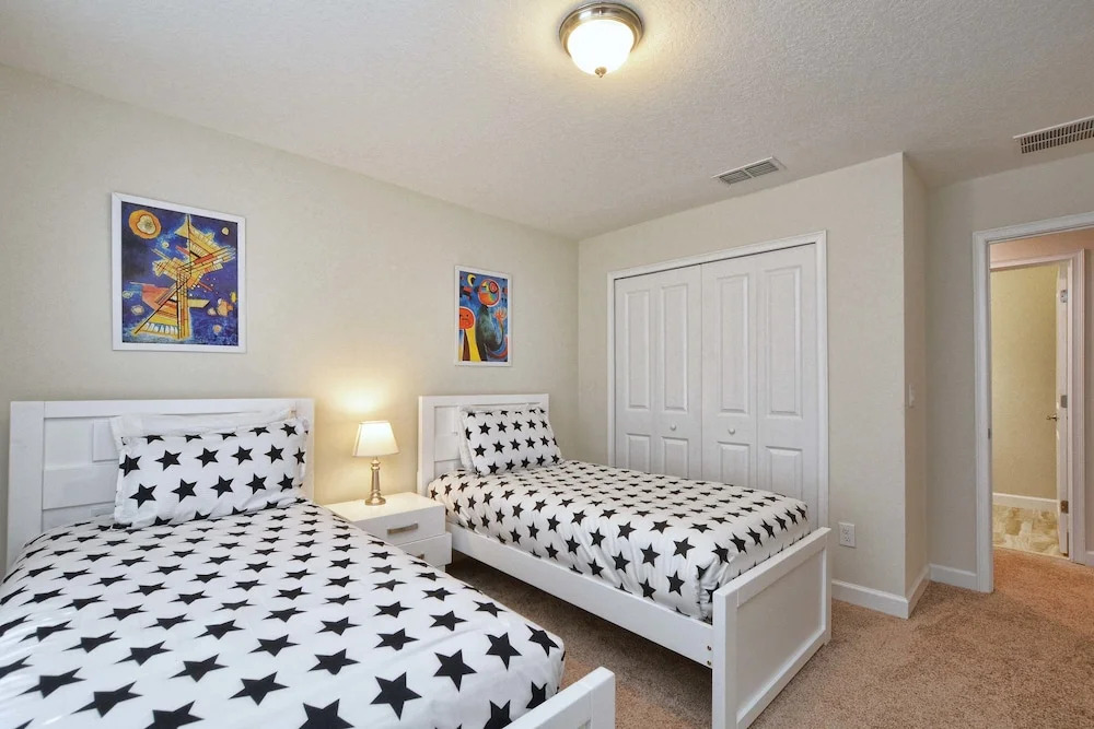 Storey Lake 4 Bedroom Townhome w Splashpool - 1624ST