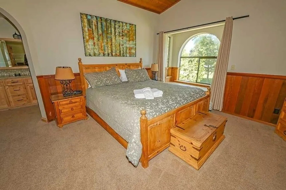 596 Danube Drive 3 Bedroom Home by RedAwning