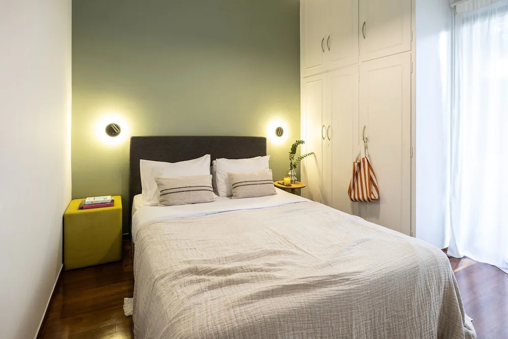 Spacious 3-bedroom Getaway With Balcony in Glyfada