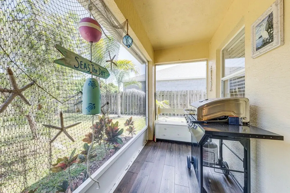 Pet-friendly Florida Home w/ Patio + Gas Grill!
