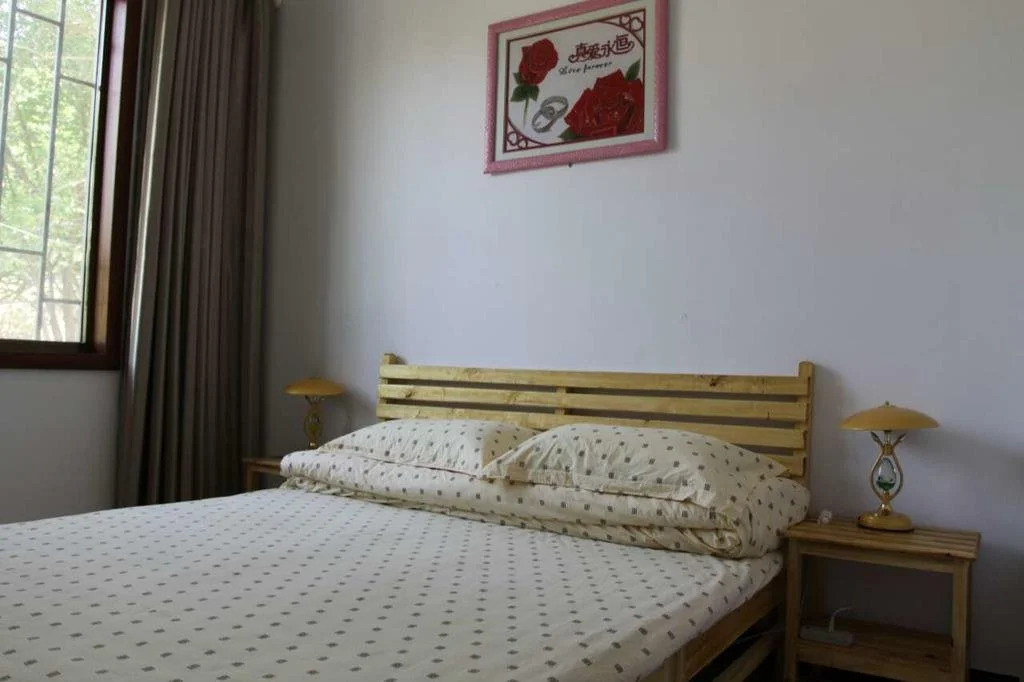 Dunhuang Mountian Spring Hostel