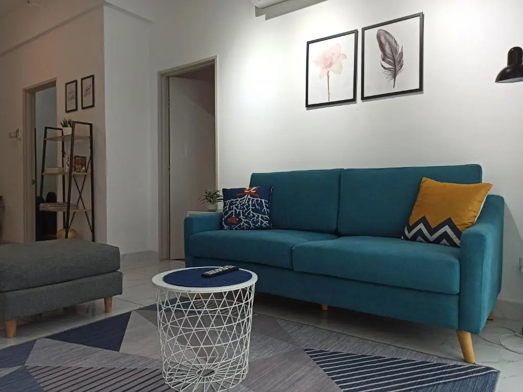 Zulanie Suite Troika Residence, SPACIOUS AND COZY WITH POOL, Free Wifi & Netflix in Golden Triangle of Kota Bharu