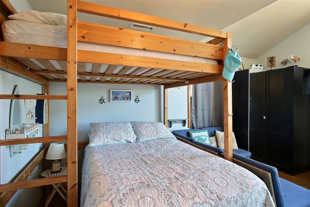 27 Oceans Door East Studio Bedroom Condo by RedAwning