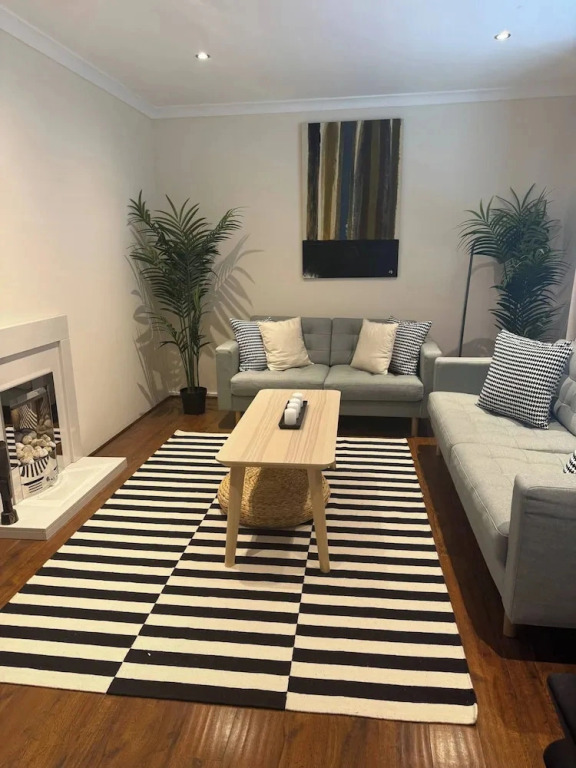 Bright 3-bed House · 6 Min to Elizabeth Line