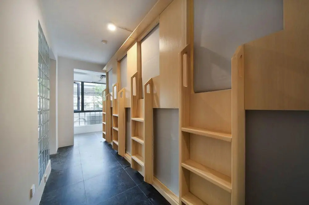WEFLOW Hostel