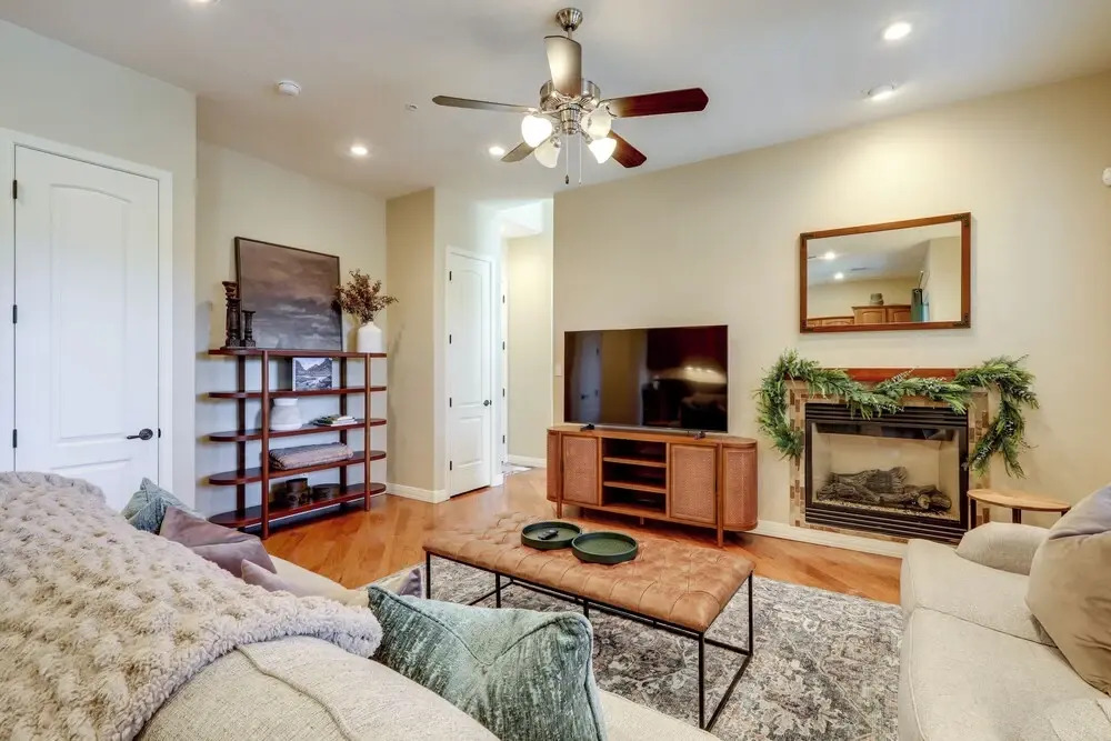 Tasteful Flagstaff Townhome w/ 2 Furnished Decks