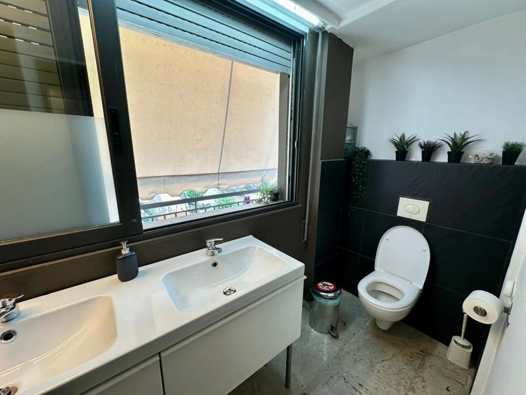 Sleeps 4 close to Iaso Oaka Mitera
