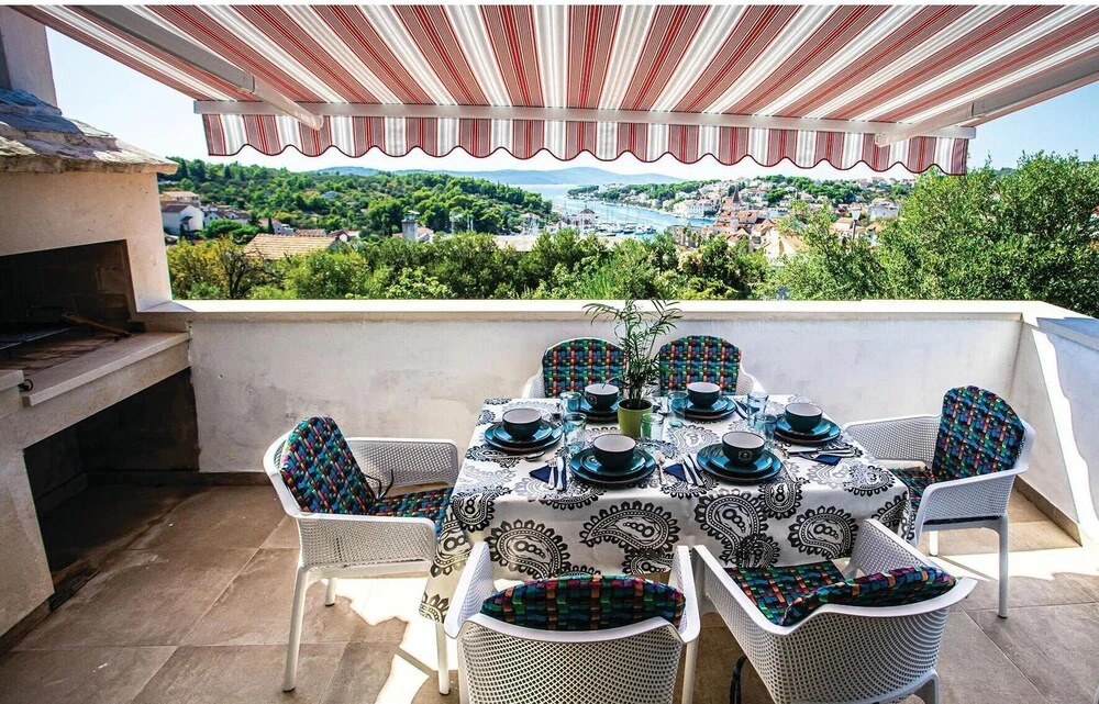 Amazing Home In Milna