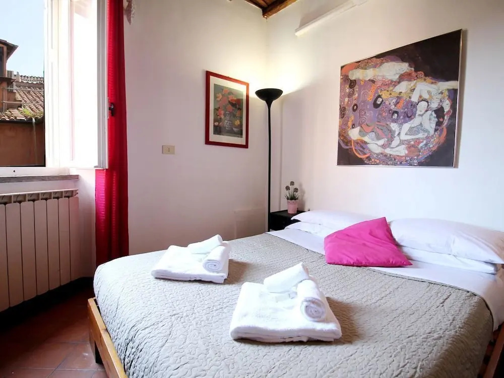 Charming Bright Penthouse in Trastevere