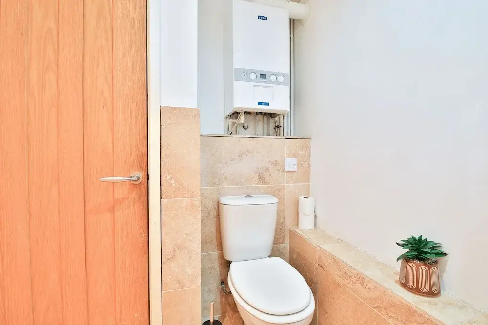 Bright & Airy 3-Bed with Parking