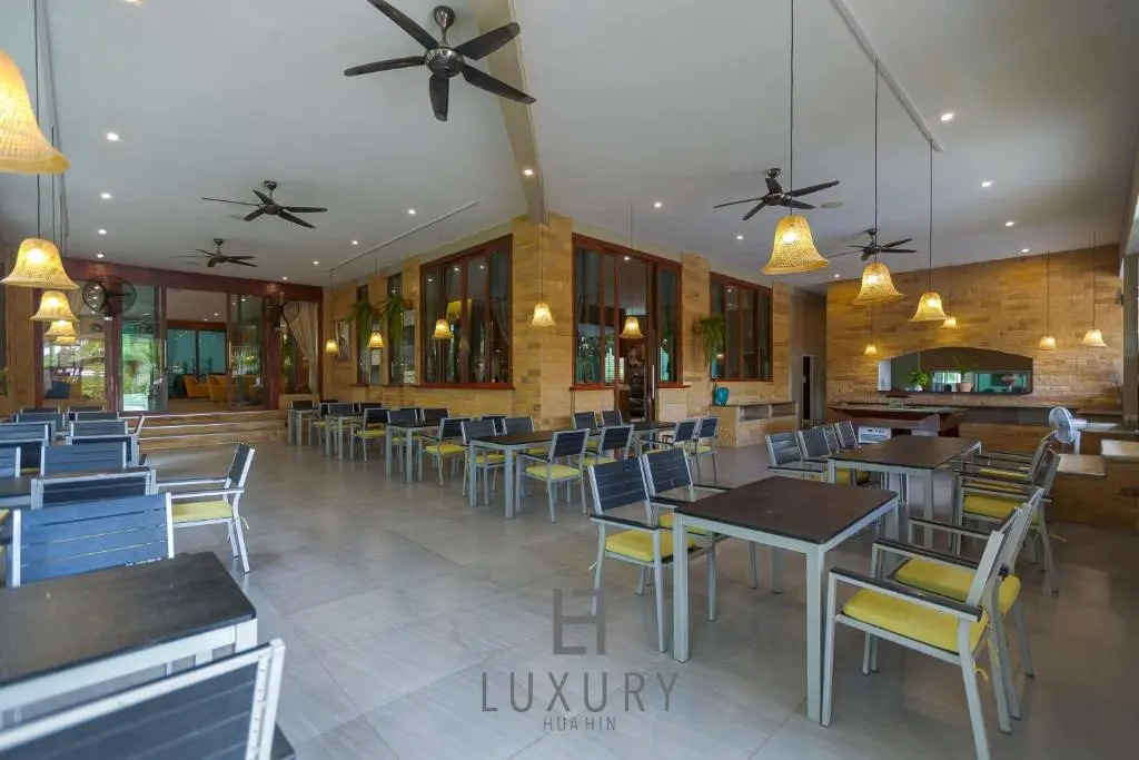 Modern 3 Bedroom Pool Villa In Resort G207