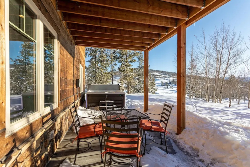 New Listing! Mountain-view Lodge W/ Fireplace And Hot Tub 4 Bedroom Cabin
