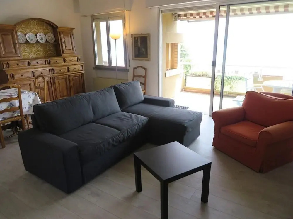 Selva 1 Lake View Apartment in Ghiffa With Pool