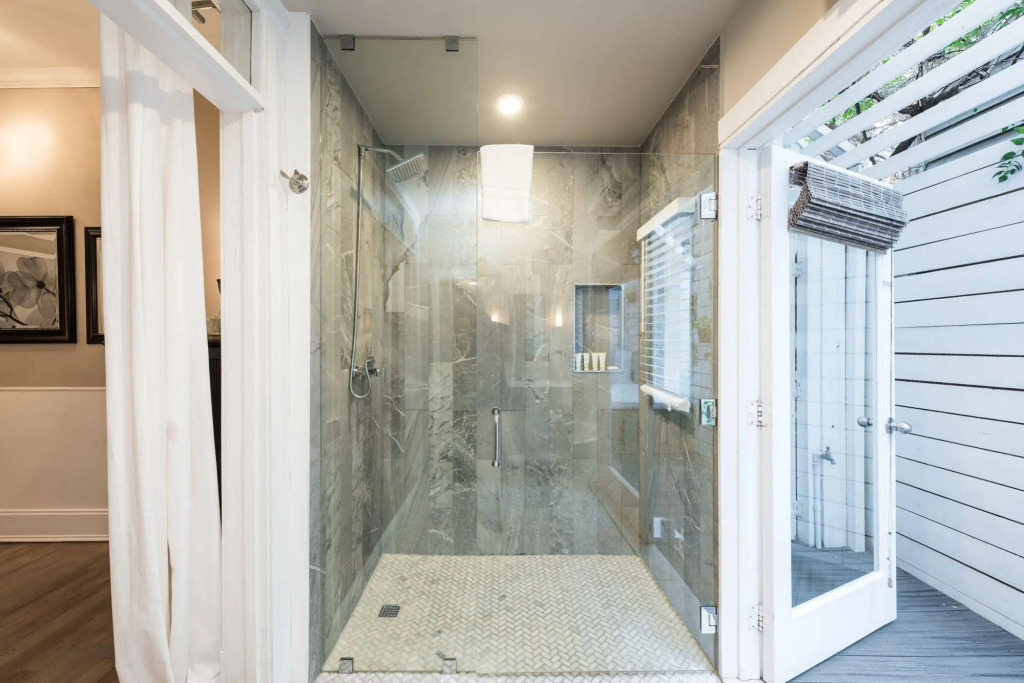 Alexanders Guesthouse-Adult Exclusive, LGBTQ Friendly
