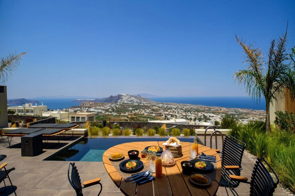 Apikia Santorini Suites - Adults Only