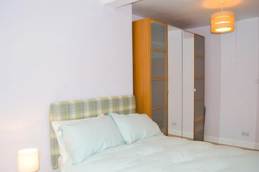 Bright 1 Bedroom Meadows Home